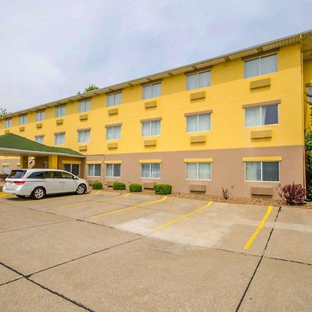 Quality Inn East Эвансвилл Экстерьер фото