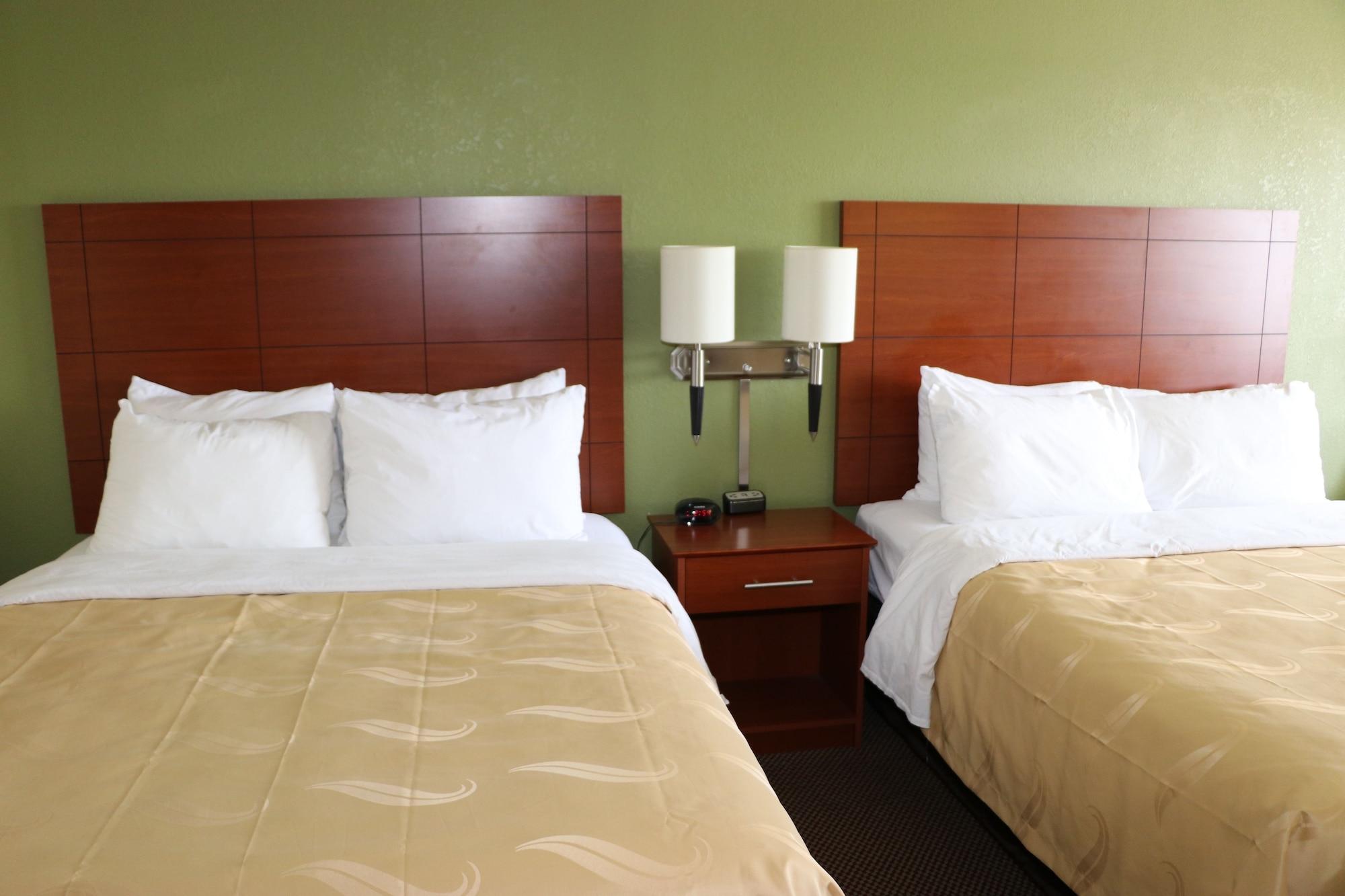 Quality Inn East Эвансвилл Экстерьер фото