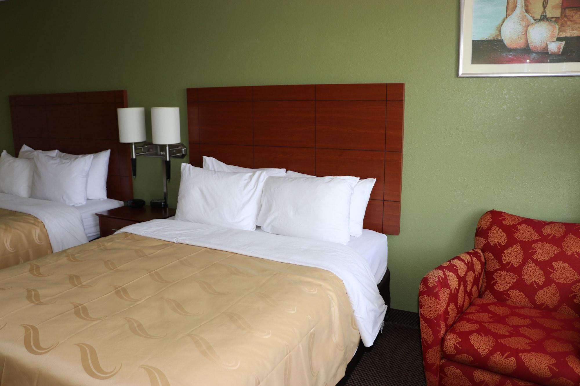Quality Inn East Эвансвилл Экстерьер фото
