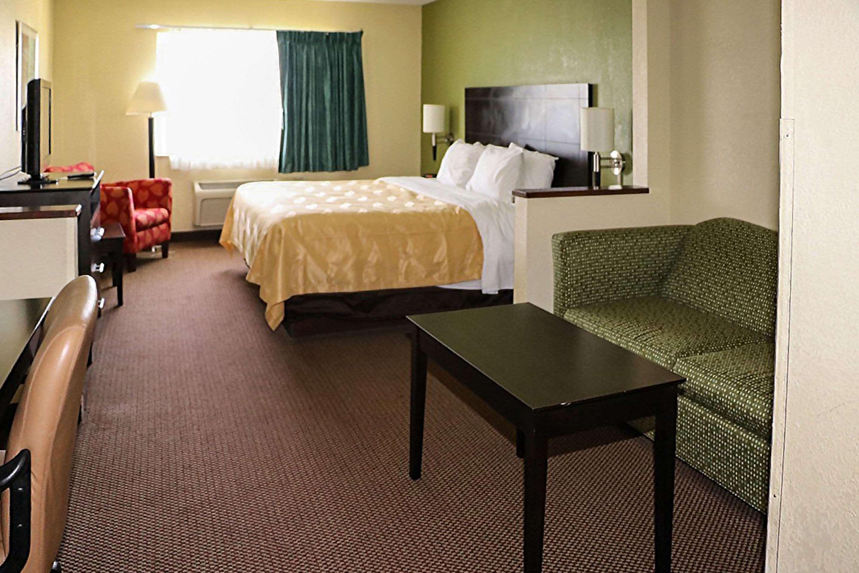 Quality Inn East Эвансвилл Экстерьер фото