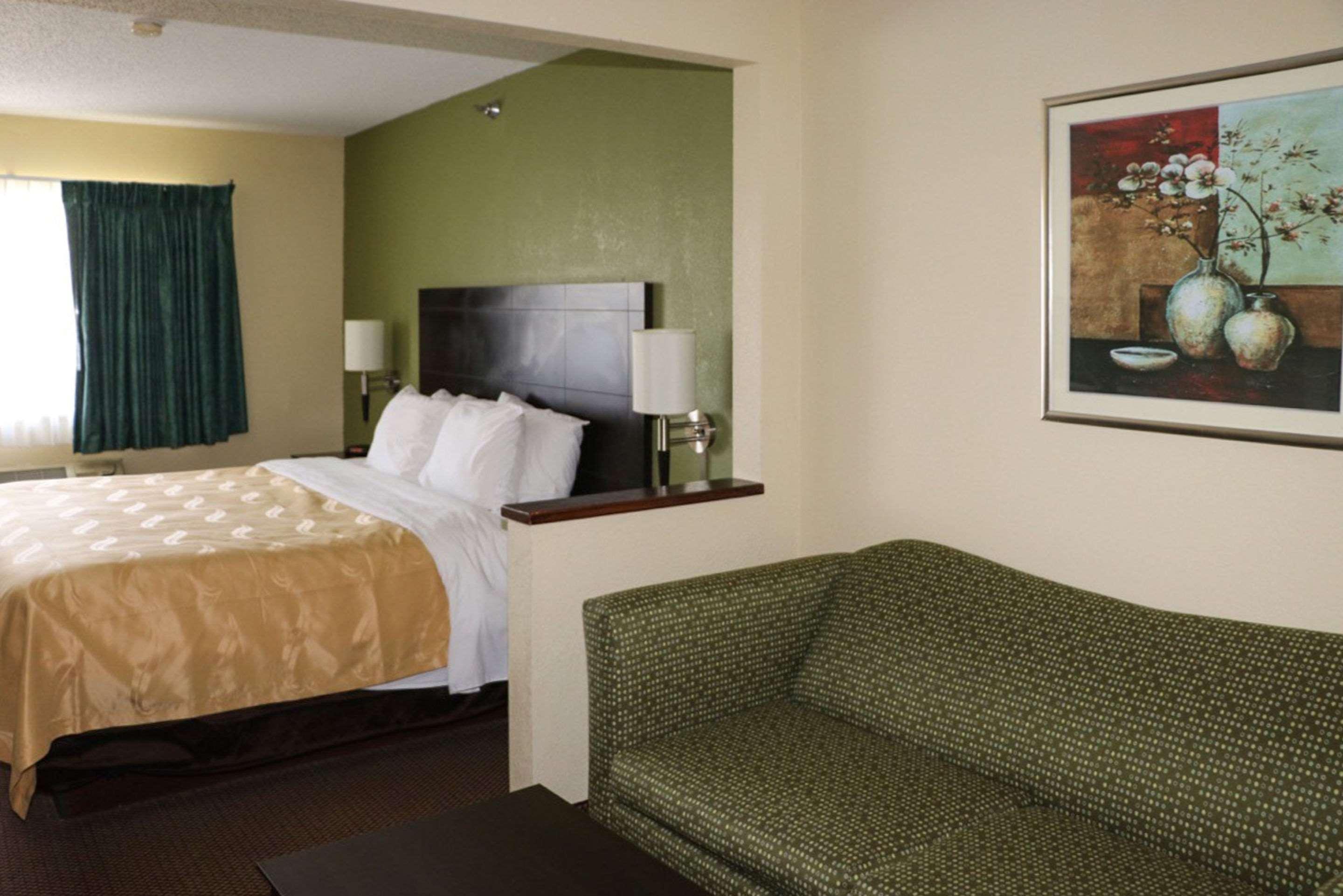 Quality Inn East Эвансвилл Экстерьер фото