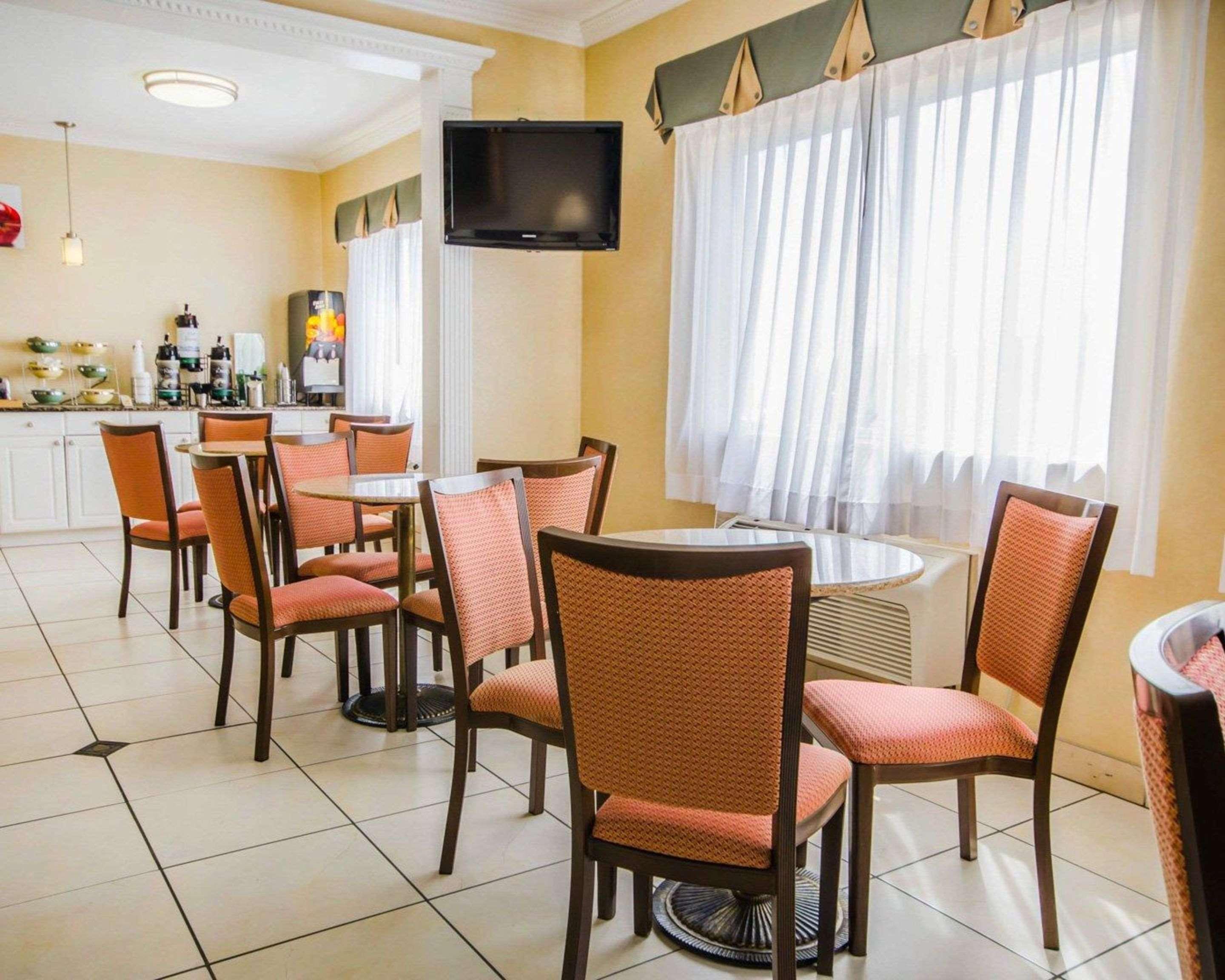 Quality Inn East Эвансвилл Экстерьер фото
