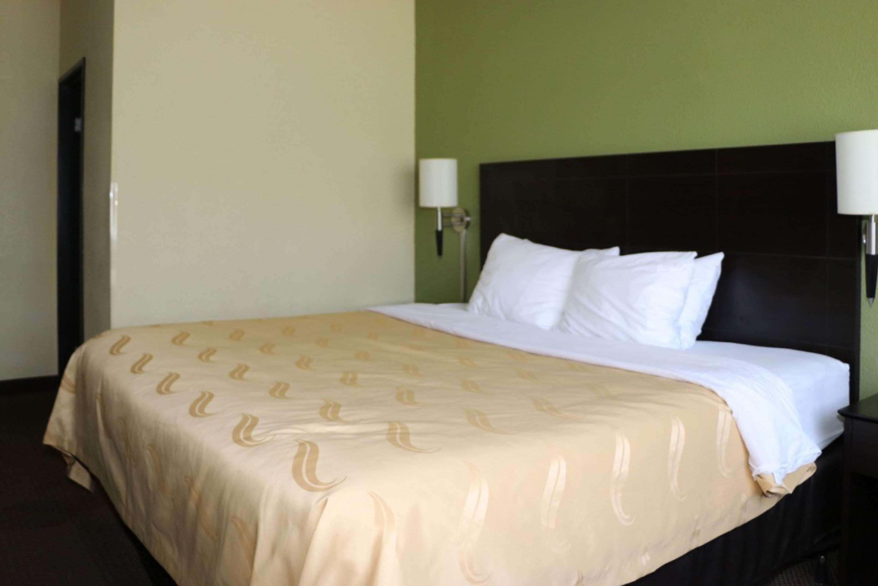 Quality Inn East Эвансвилл Экстерьер фото