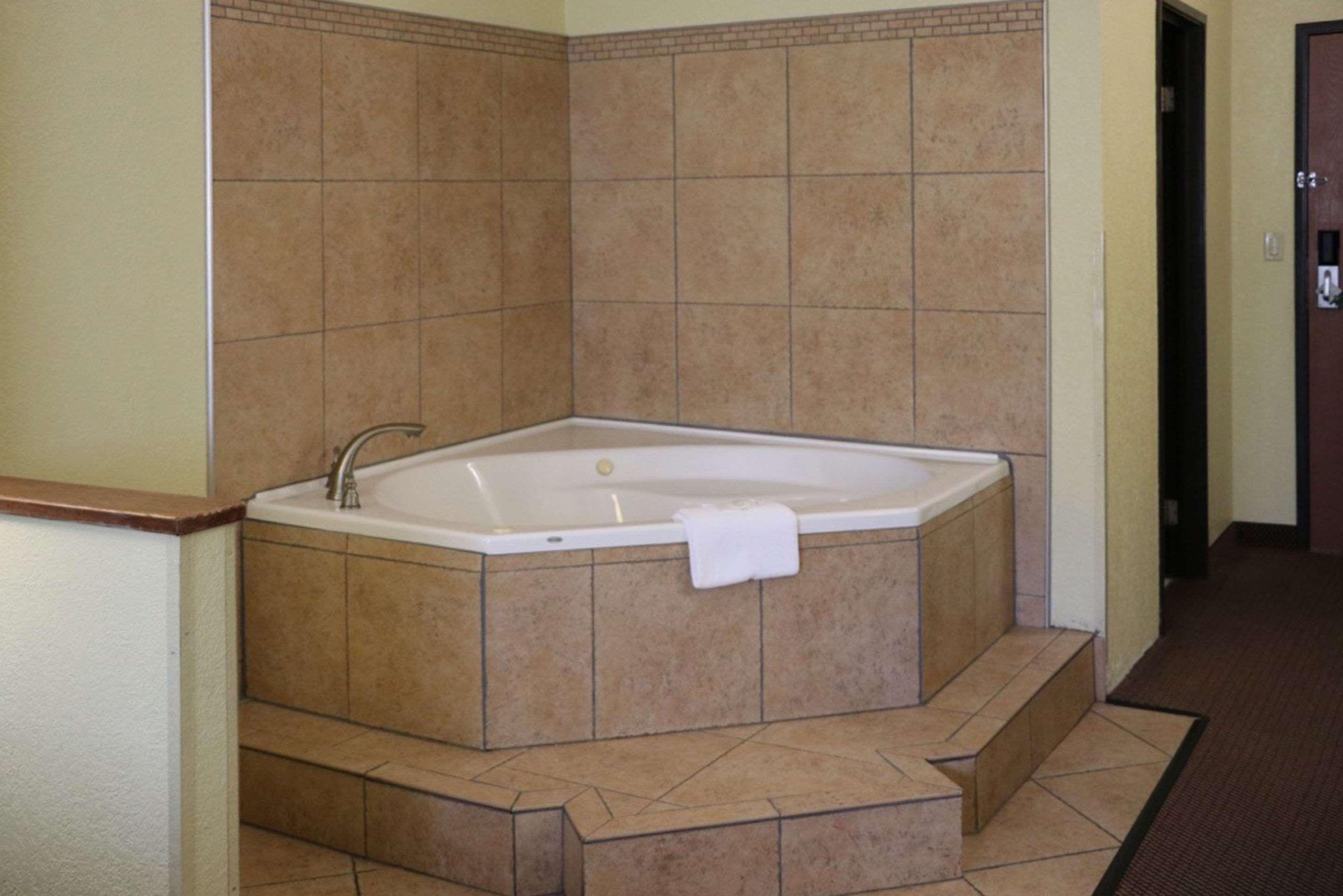 Quality Inn East Эвансвилл Экстерьер фото