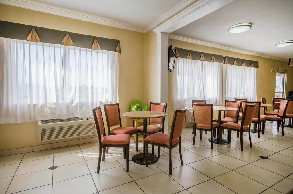 Quality Inn East Эвансвилл Экстерьер фото
