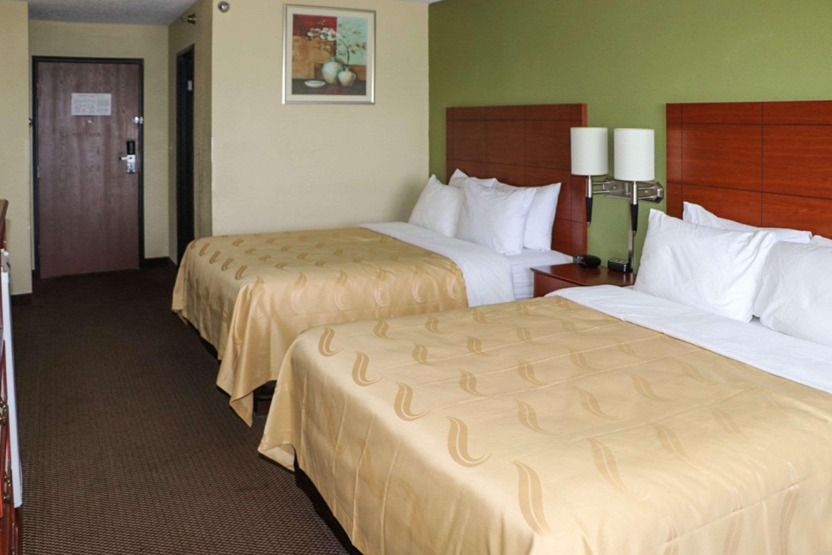 Quality Inn East Эвансвилл Экстерьер фото