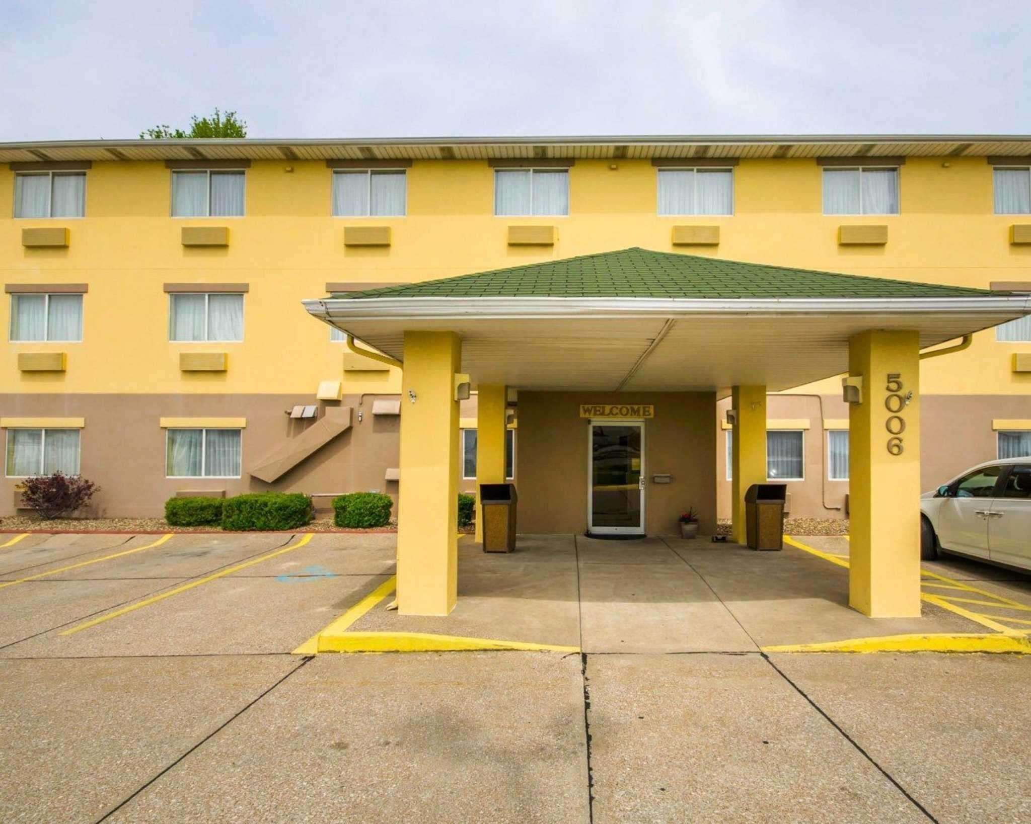 Quality Inn East Эвансвилл Экстерьер фото