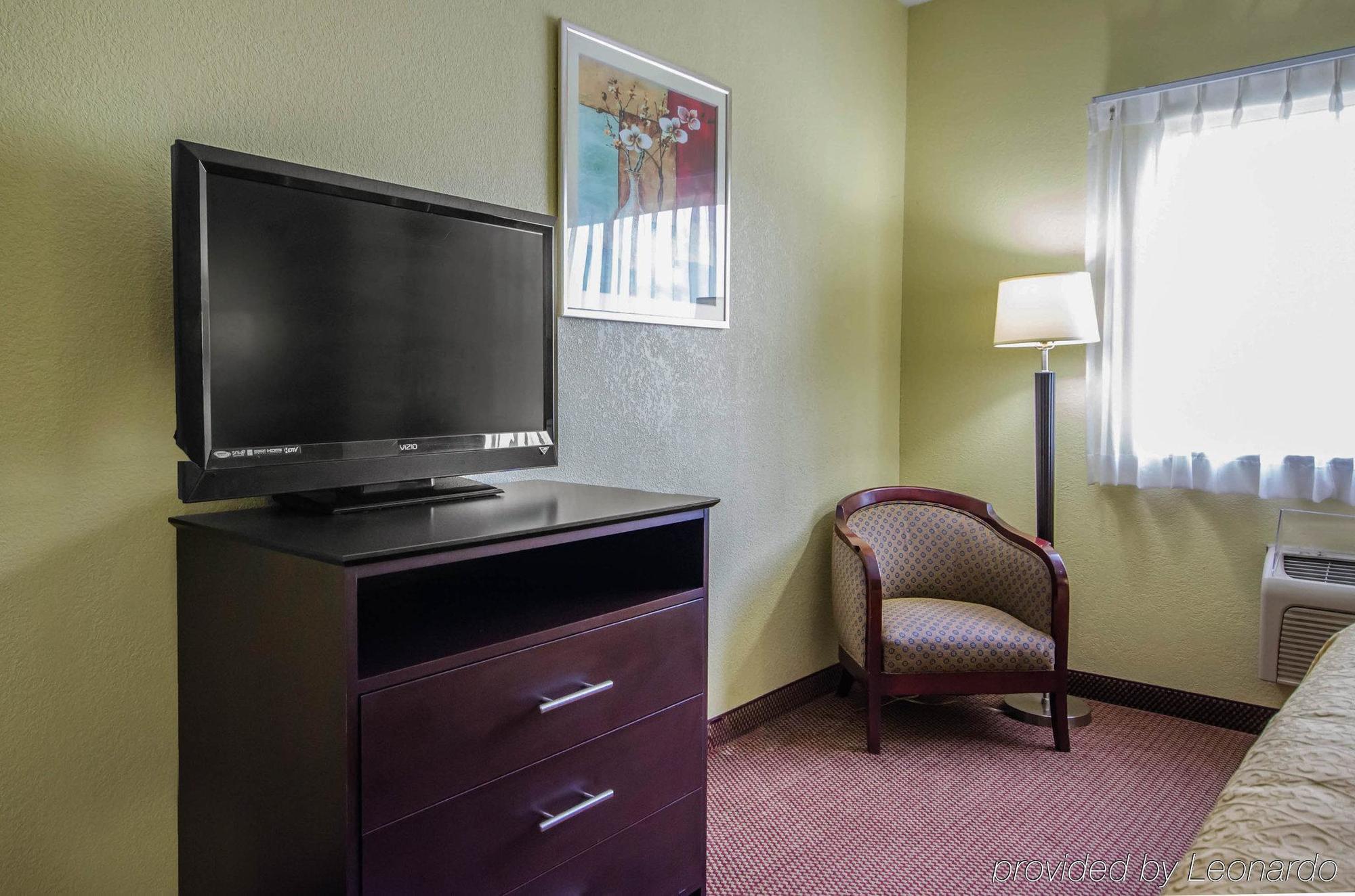 Quality Inn East Эвансвилл Экстерьер фото