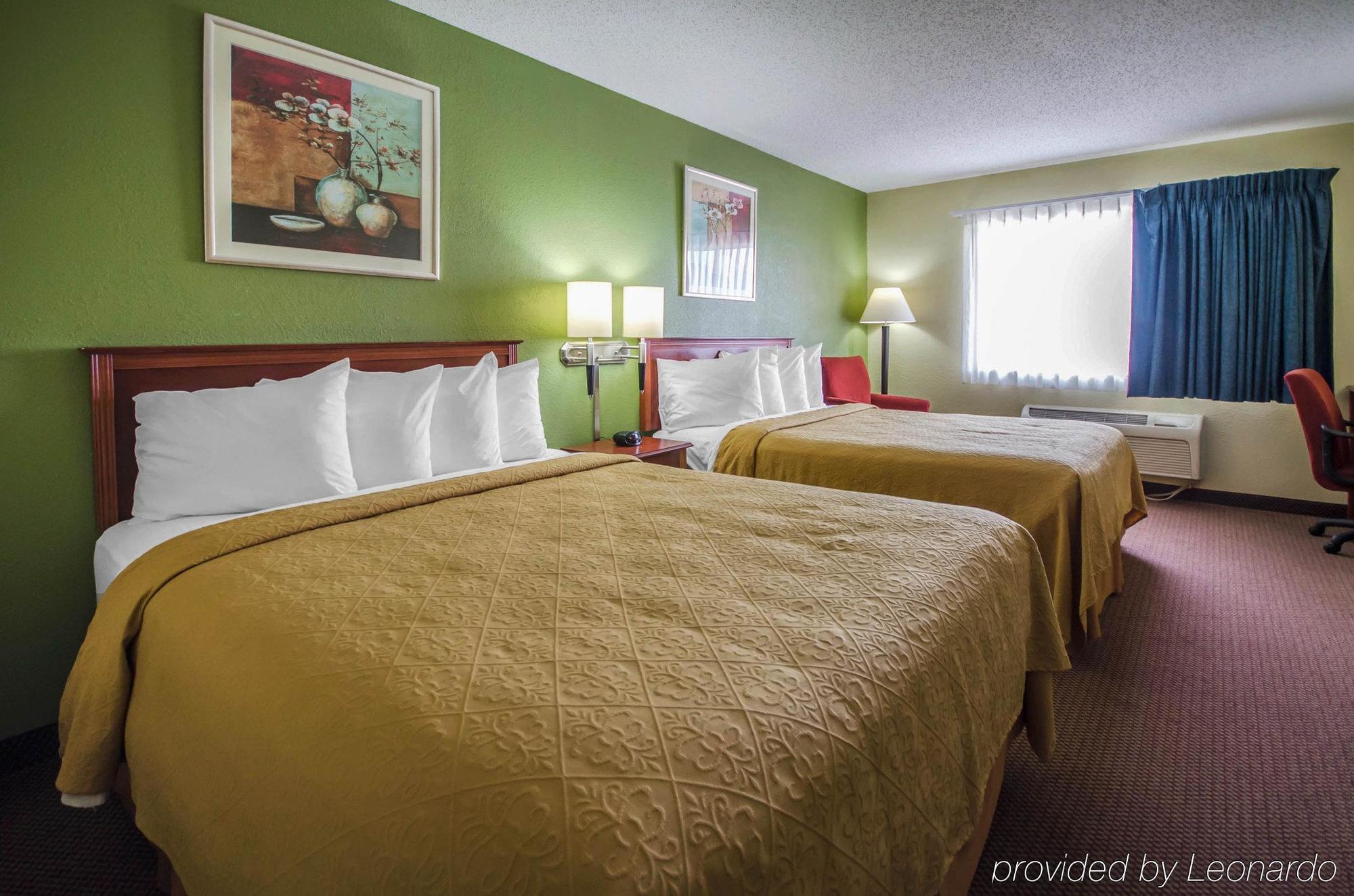 Quality Inn East Эвансвилл Экстерьер фото