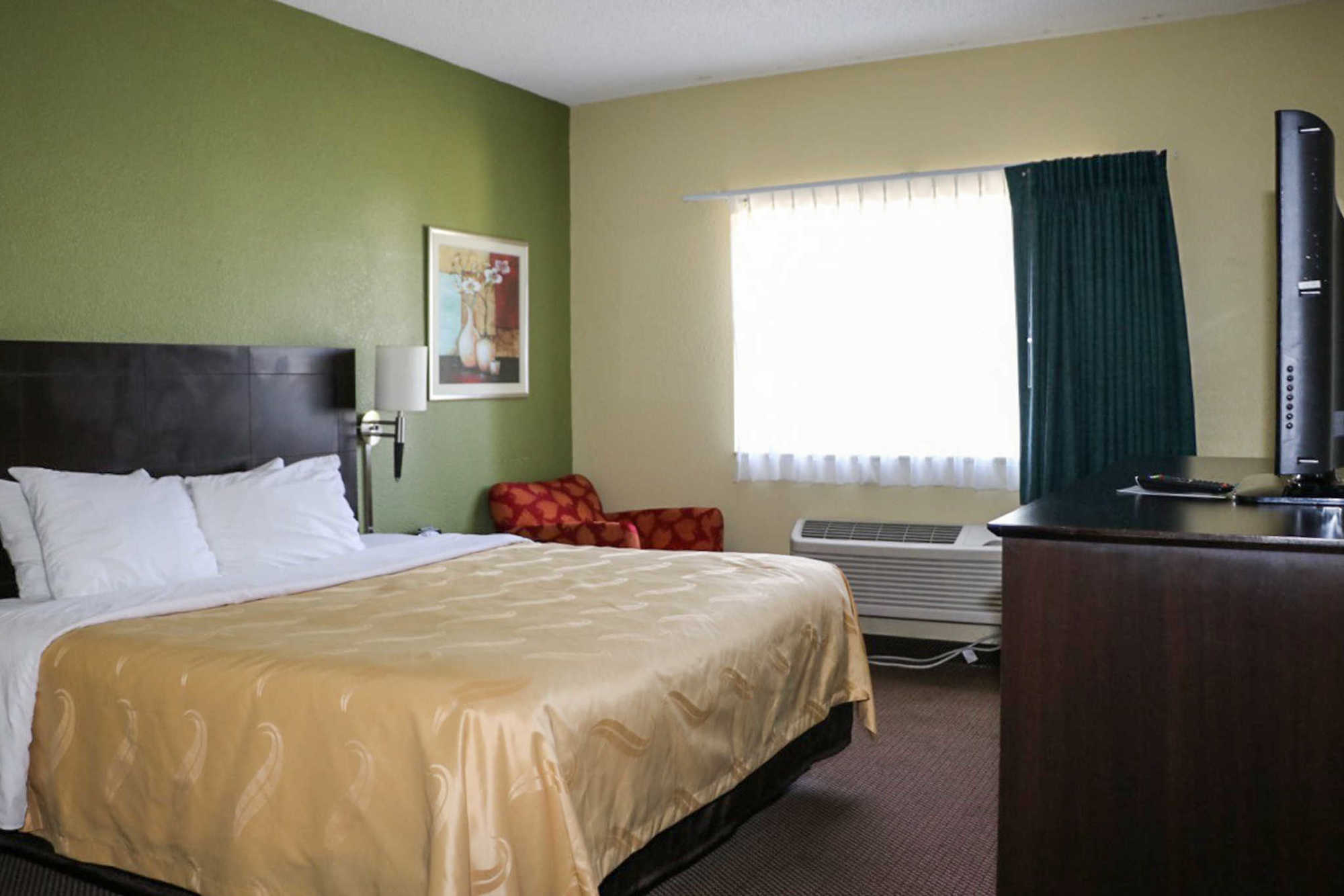 Quality Inn East Эвансвилл Номер фото