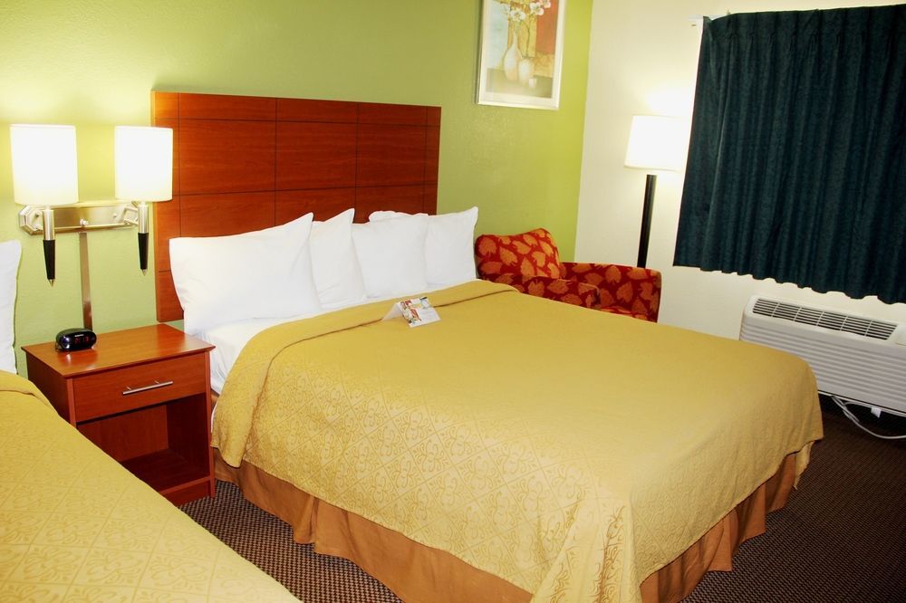 Quality Inn East Эвансвилл Экстерьер фото