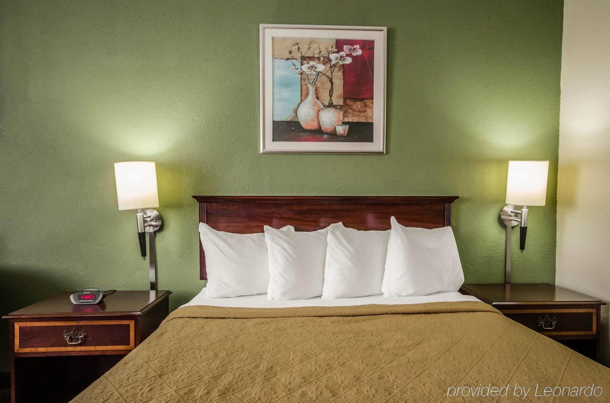 Quality Inn East Эвансвилл Экстерьер фото