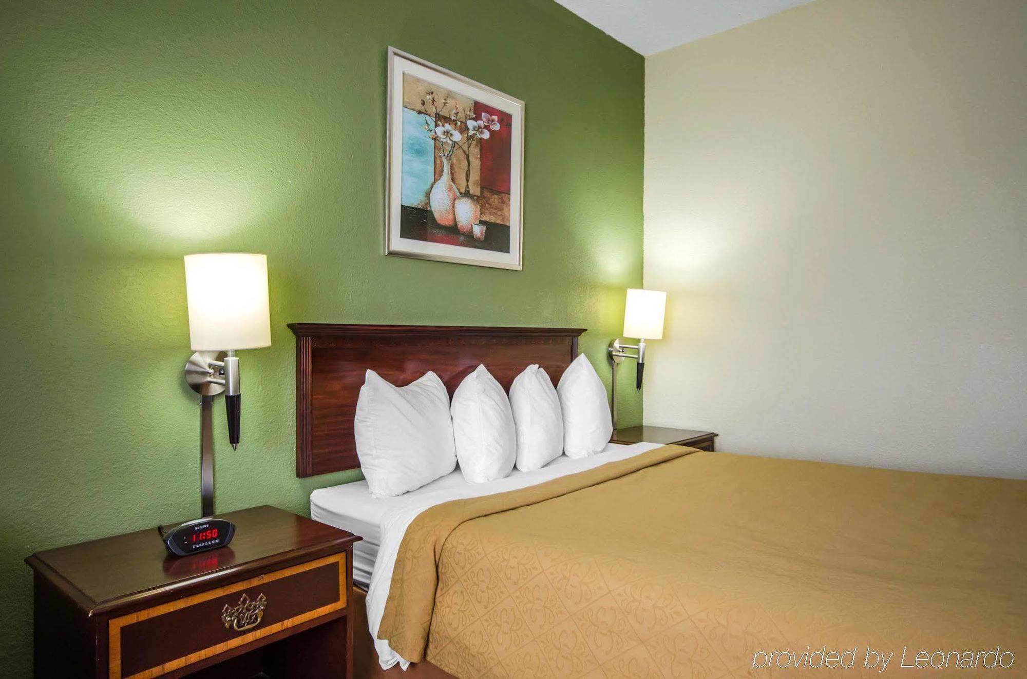 Quality Inn East Эвансвилл Экстерьер фото