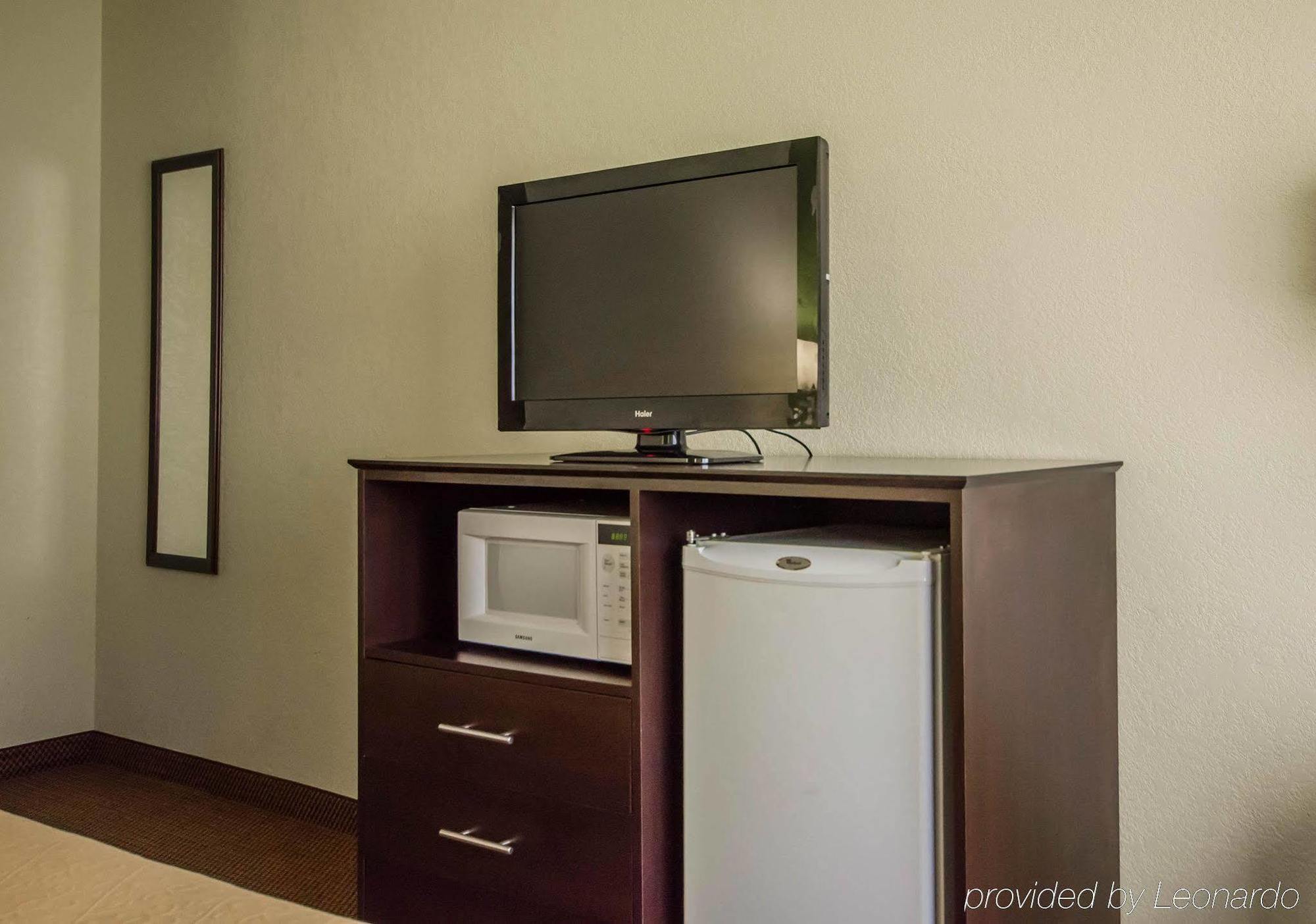 Quality Inn East Эвансвилл Экстерьер фото