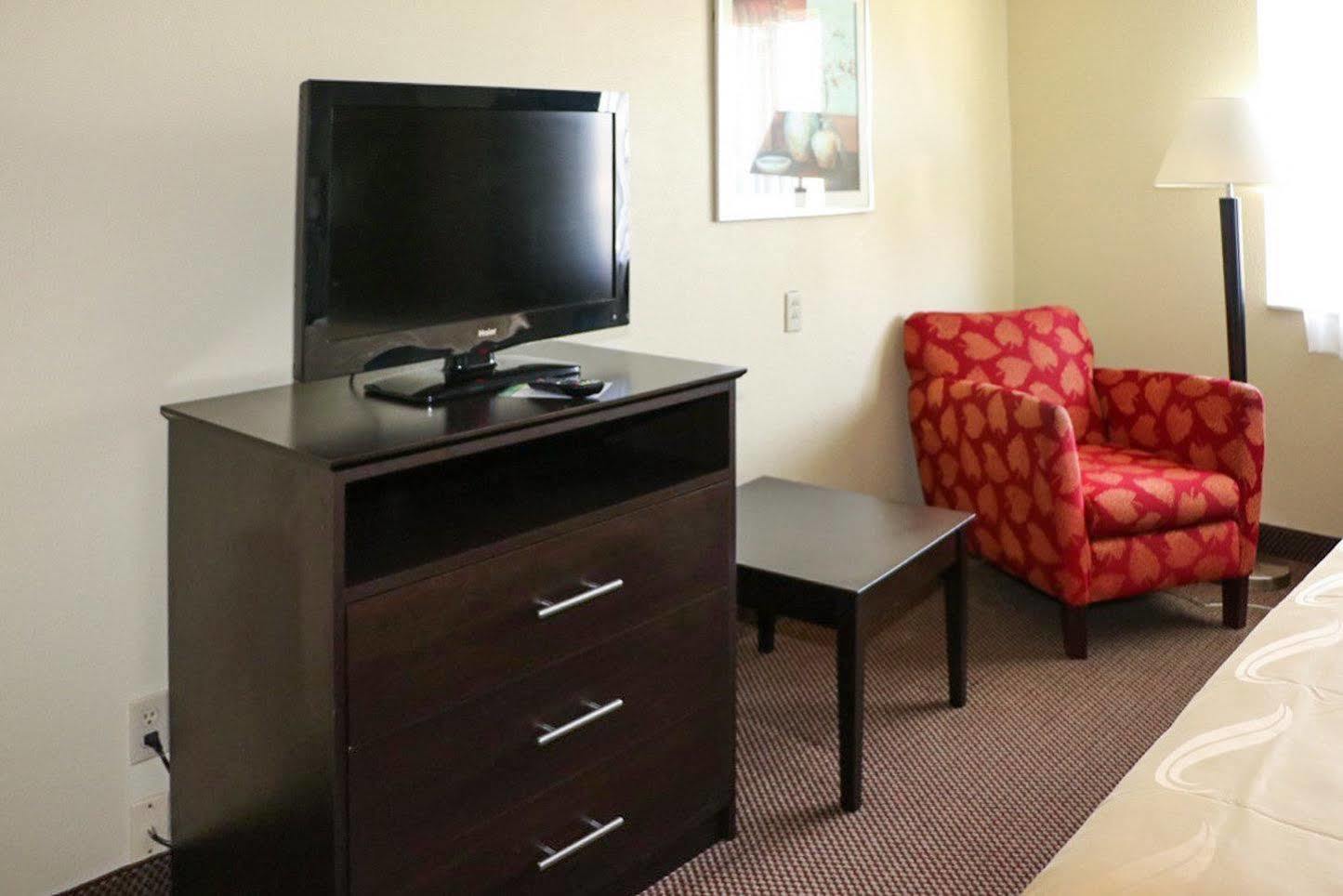 Quality Inn East Эвансвилл Экстерьер фото