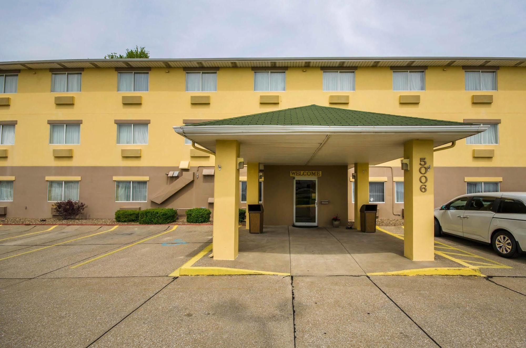 Quality Inn East Эвансвилл Экстерьер фото