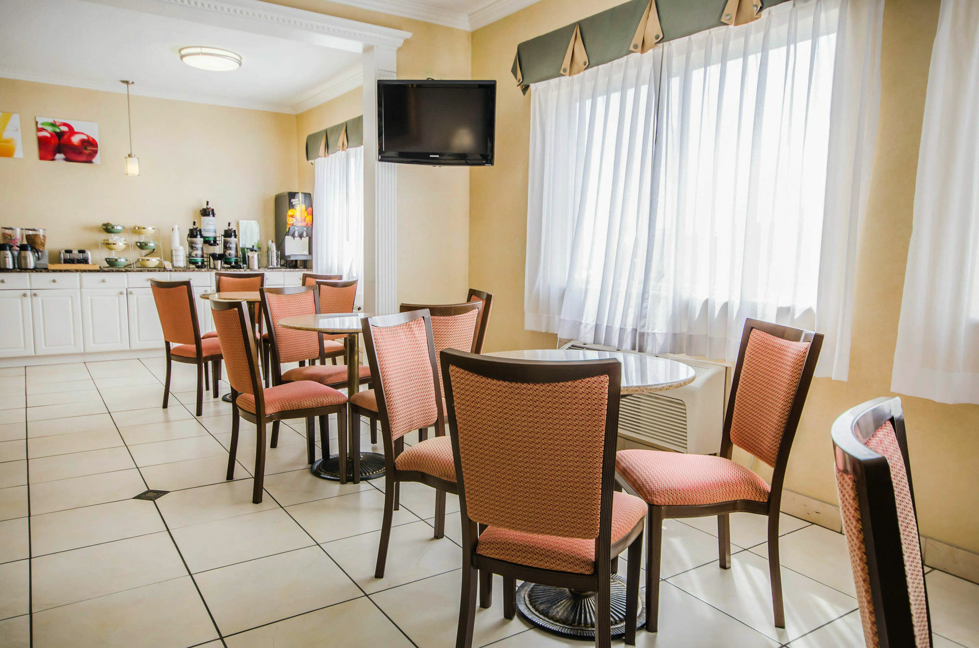 Quality Inn East Эвансвилл Экстерьер фото