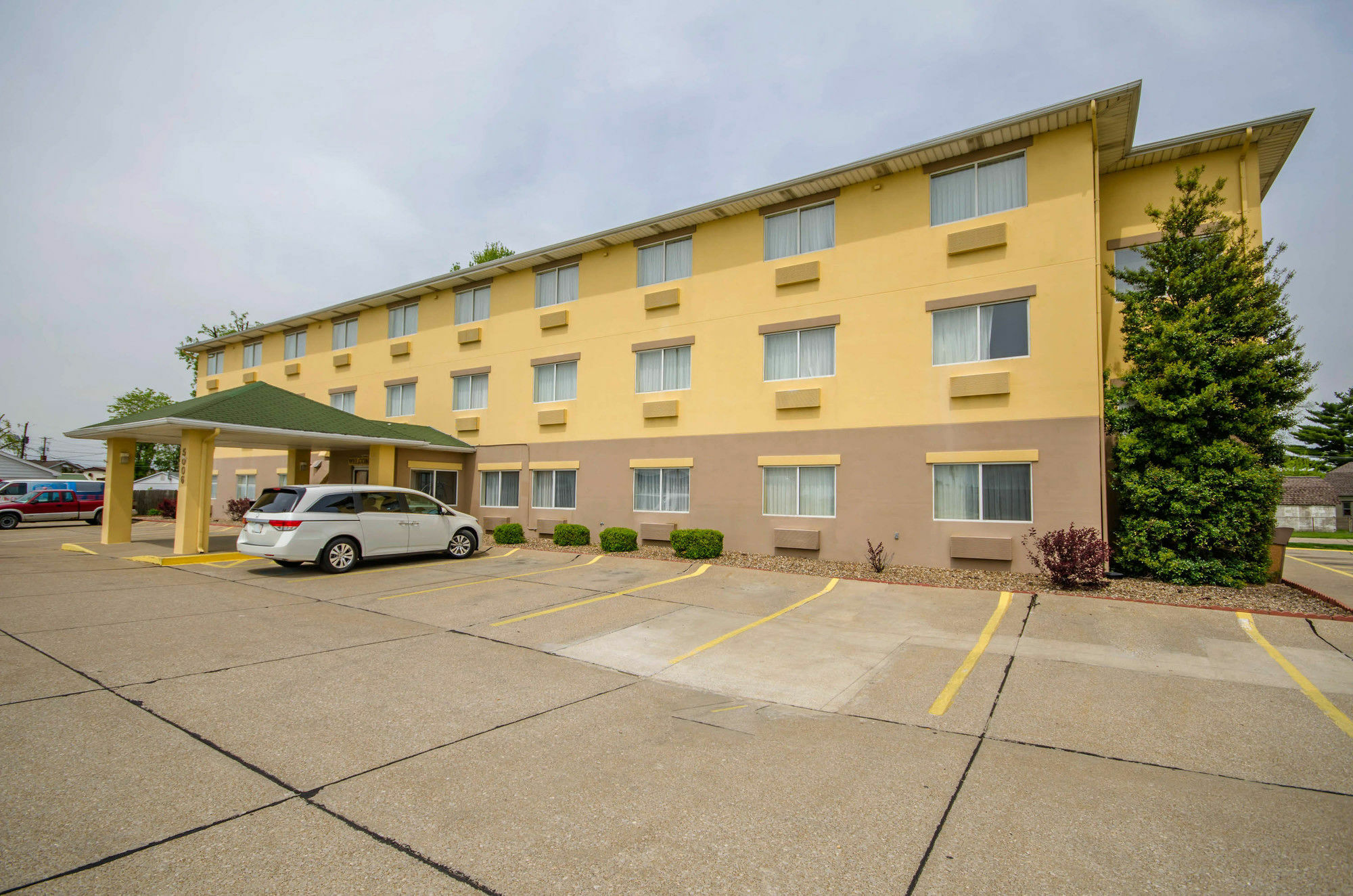 Quality Inn East Эвансвилл Экстерьер фото