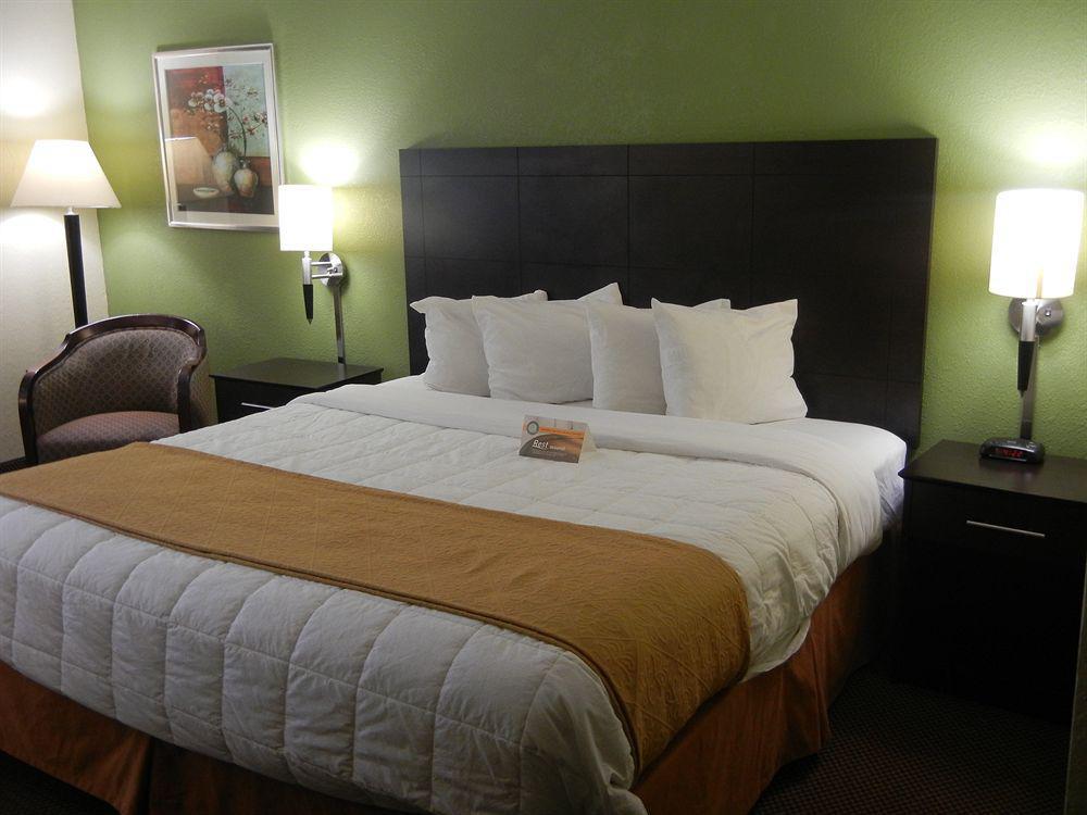 Quality Inn East Эвансвилл Экстерьер фото